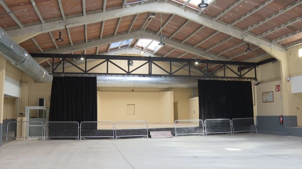 DPZaragoza's tweet photo. 🔺Los vecinos de #Movera ya pueden disfrutar de su nuevo pabellón multiusos, que se ha construido gracias a la financiación aportada por la @DPZaragoza a través del convenio de barrios rurales con el Ayuntamiento de Zaragoza, con una financiación de más de 7️⃣0️⃣0️⃣.0️⃣0️⃣0️⃣euros https://t.co/nRJvxD03Mx