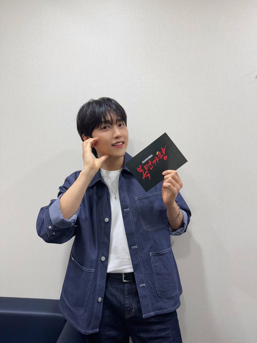 [#B1A4air▶] 잠시 후 6시 5분, 'MBC 복면가왕'에 #산들 이 출연합니다🐥 예리한 산들이의 추리 실력🔍 오늘도 계속될지 궁금한 바나 여러분들 오늘도 함께해요🫶🏻

#B1A4 #SANDEUL