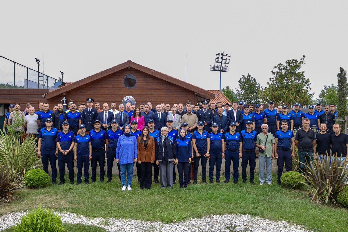 1-7 Eylül Zabıta Haftası dolayısıyla Zabıta Müdürlüğümüzün değerli personeliyle bir araya geldik.

Gece gündüz demeden çalışan zabıta ekiplerimiz, huzurlu ve güvenli bir Beykoz için sahadaki en büyük gücümüzdür.

Özverili emekleri için tüm personelimize teşekkür ediyor, Zabıta