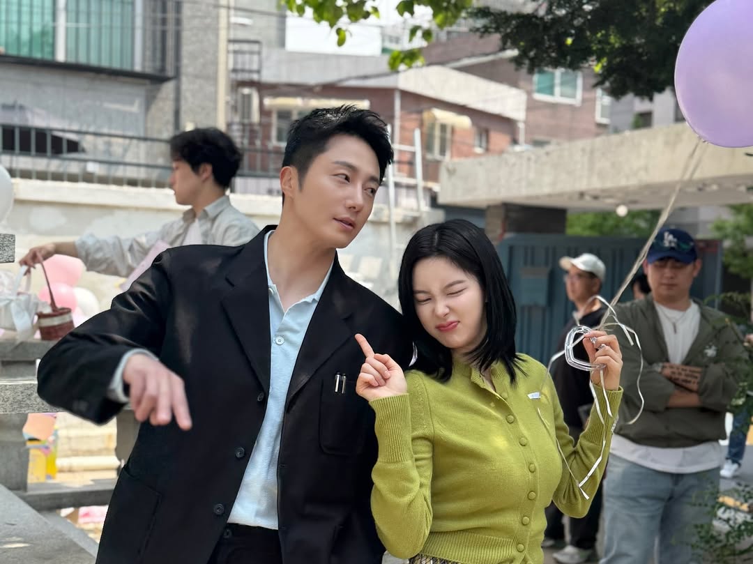 the9596_'s tweet image. 250905 xinsooo instagram update!🐈‍⬛✨

❤💙

#SHINSUHYUN #신수현 #xinsooo