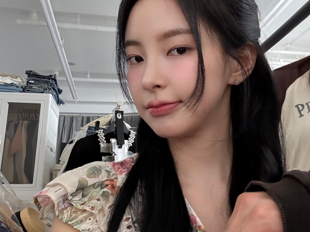 the9596_'s tweet image. 250905 xinsooo instagram update!🐈‍⬛✨

❤💙

#SHINSUHYUN #신수현 #xinsooo