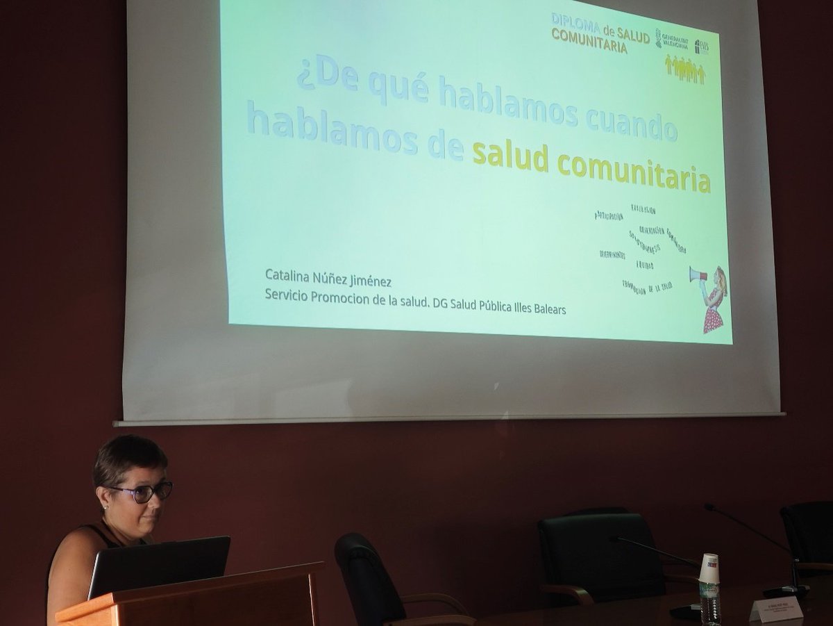 La Secretaria Autonómica de Sanitat, Dña. Begoña Comendador Jiménez junto con la Directora General de Atención Primaria, Dña. Eva Suárez Vicent y el Director de la #EVES D. Rafael Peset Pérez, han inaugurado el inicio del Diploma en Salud Comunitaria con la ⬇️