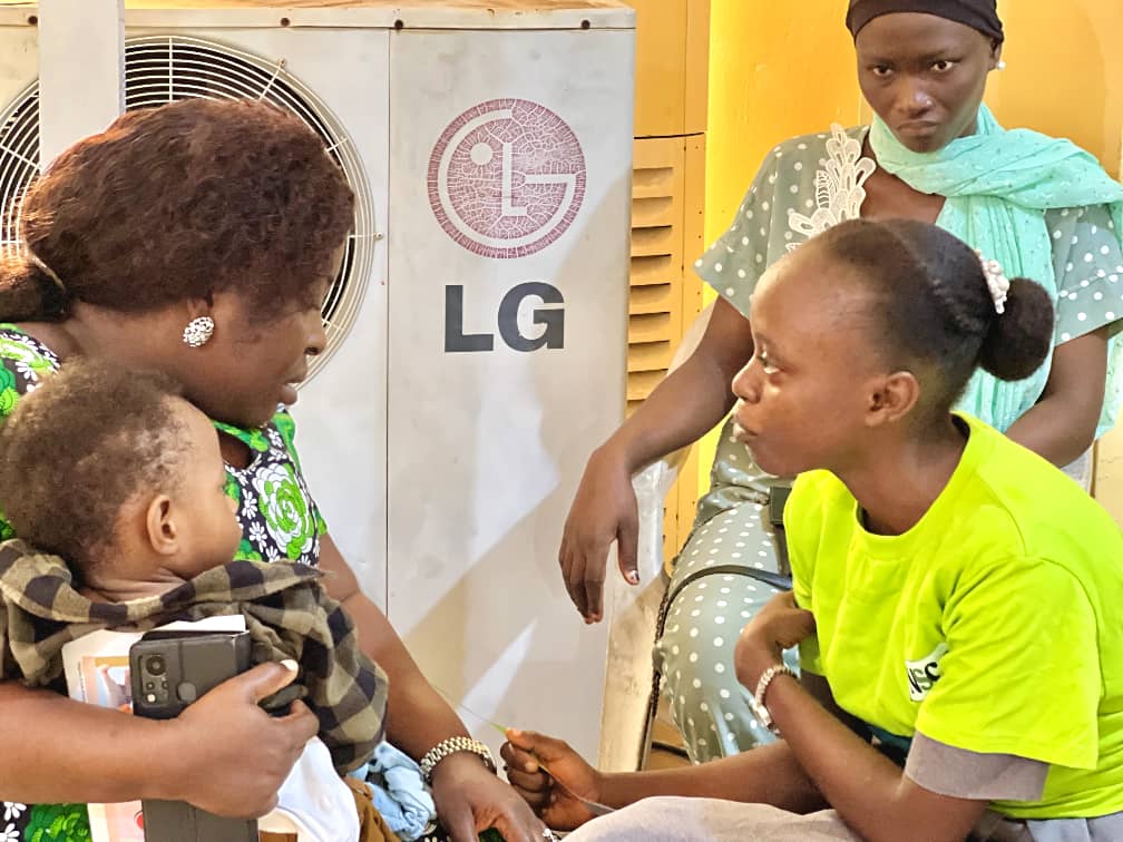 community_pot's tweet image. Beyond group talks, we create space for one-on-one moments with mothers and caregivers. Here, fears are shared, questions answered, and each child’s nutrition is given the care it deserves. Because no child should be left behind.

#CommunityPot #NSC #SaveAChild #Nutrition