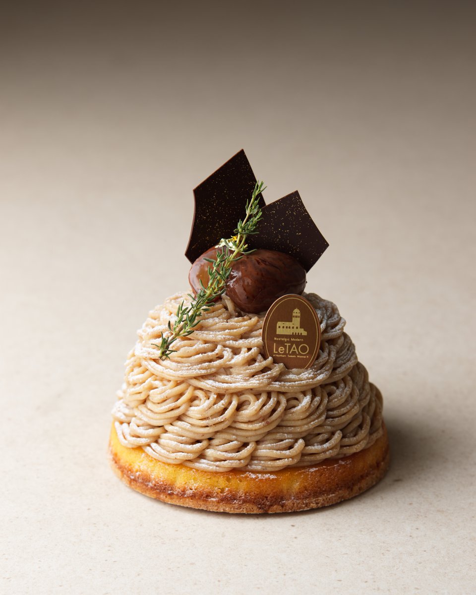 ルタオ本店にて、 毎月1度だけの限定販売 「ガトードゥセゾン」。 今月