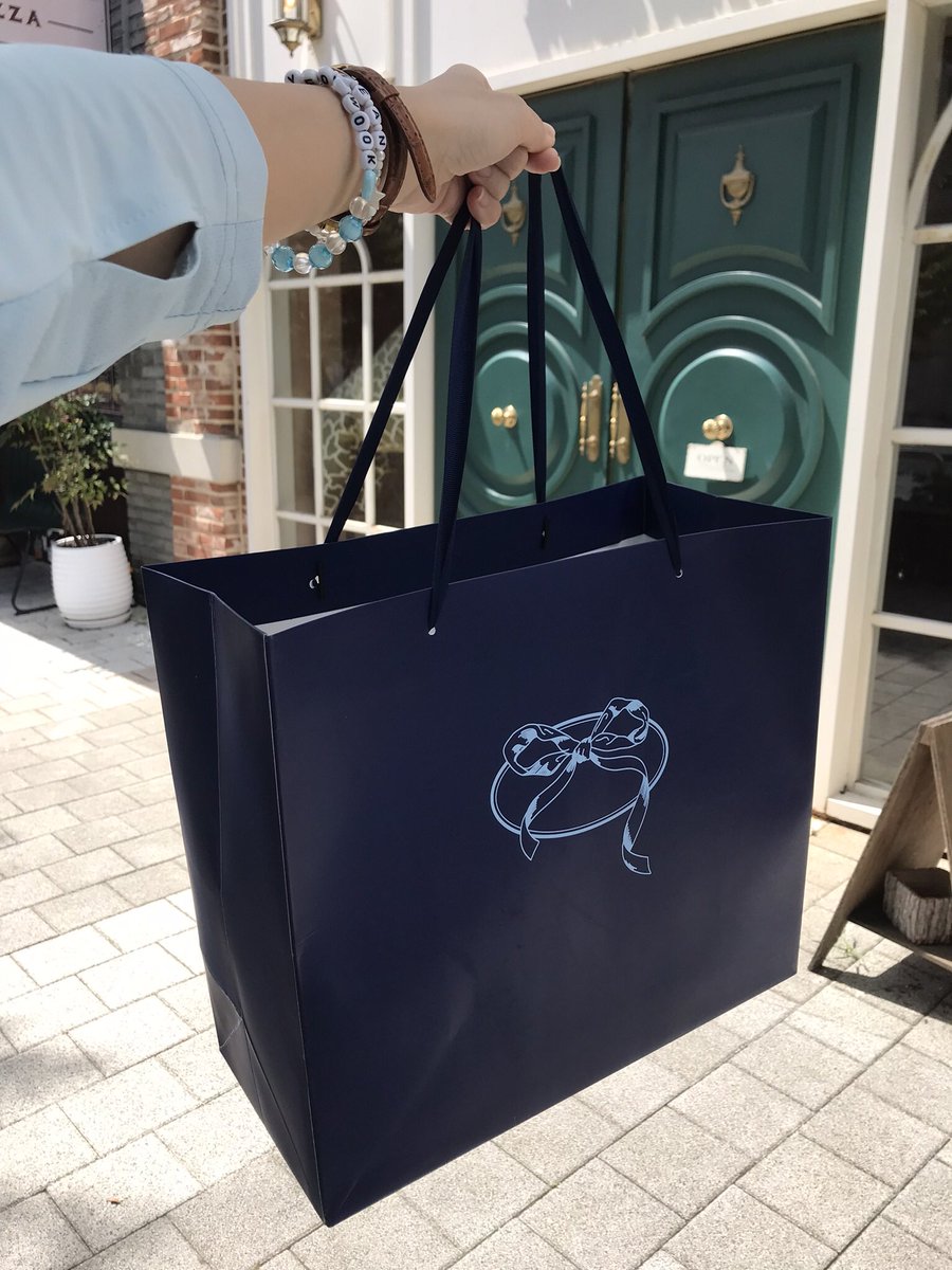 milktearw's tweet photo. 250822 I haven’t updated yet 2 weeks ago my friends and I went to Forest For Rest. Ryeowook wasn’t there obviously (sushow week) but I still brought him a present💙 Hours later, Ari came out from the staff room and I handed the present to her. Along with my Forest fanart✨ -c- https://t.co/E4yLeqBvK8