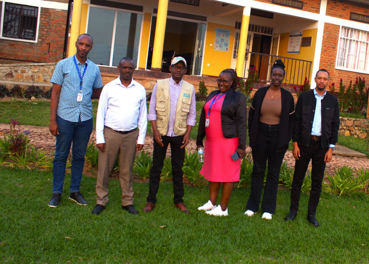 Mugonero Adventist Hospital (@mugonerohospit4) on Twitter photo Ku bitaro bya <a href="/MugoneroHospit4/">Mugonero Adventist Hospital</a> twasuwe n'itsinda rivuye muri <a href="/GovernanceRw/">Rwanda Gov Board</a> aho ryakiriwe n'ubuyobozi bw'ibitaro.
Baganiriye ku mitangire ya serivise ndetse n'uburyo yarushaho kuzamurirwa ireme by'umwihariko hakitabwa no kucyo ababagana batekereza. Ku bitaro bya <a href="/MugoneroHospit4/">Mugonero Adventist Hospital</a> twasuwe n'itsinda rivuye muri <a href="/GovernanceRw/">Rwanda Gov Board</a> aho ryakiriwe n'ubuyobozi bw'ibitaro.
Baganiriye ku mitangire ya serivise ndetse n'uburyo yarushaho kuzamurirwa ireme by'umwihariko hakitabwa no kucyo ababagana batekereza.