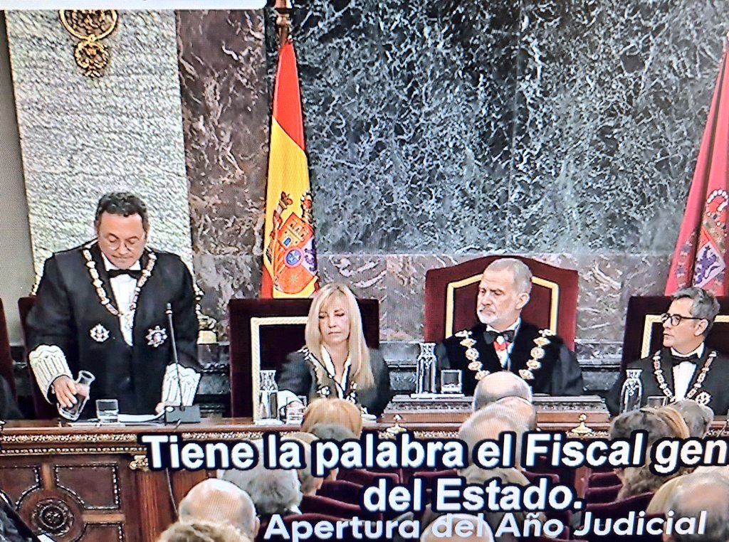 LA DIGNIDAD DE LA JUSTICIA

Alvaro García Ortíz, el Fiscal General del Estado, ha abierto el año judicial.

LA ULTRADERECHA NO HA PODIDO CON ÉL. PERO LO HA INTENTADO.