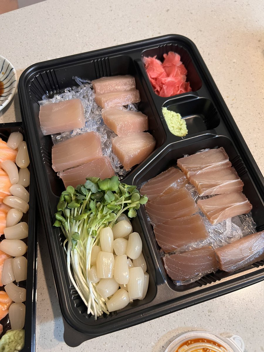 이런 시발새끼들이 장사하면서 소상공인 힘드네 어쩌네 이런새끼들땜에 하나도 안불쌍함

내성질 까먹었나보네 시발롬 죽었어 

배민 메뉴창 - 배달온거 실시간

와 리트윗좀 해주세여

미스터 육*연어왕 마*점