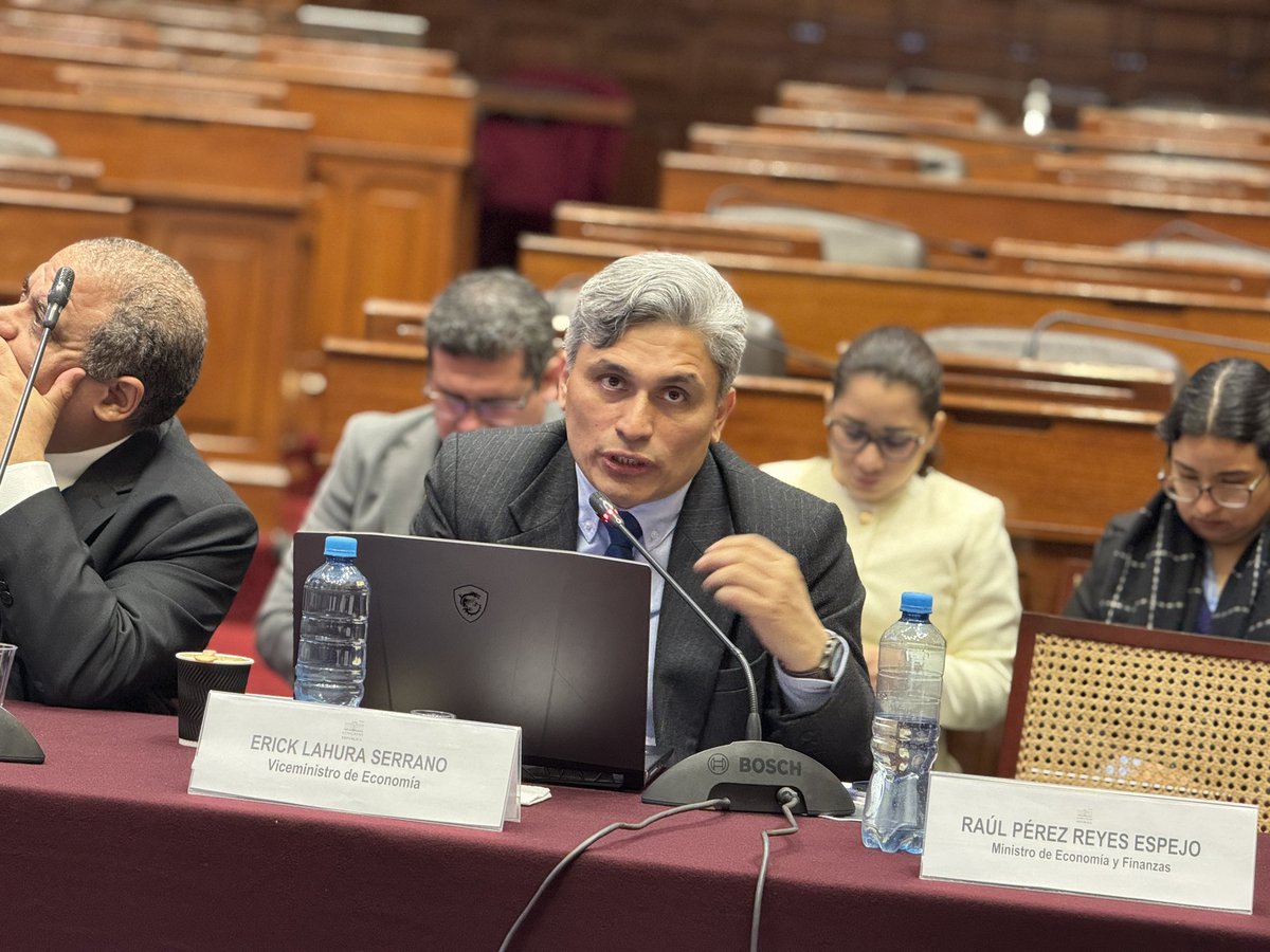 📊 El titular del <a href="/MEF_Peru/">Ministerio de Economía y Finanzas</a> y los viceministros de Hacienda y Economía sustentan las proyecciones macroeconómicas que respaldan el Proyecto de Ley de Presupuesto, Equilibrio y Endeudamiento del Sector Público para el 2026.

#Presupuesto2026
#MásCercaDelPerú