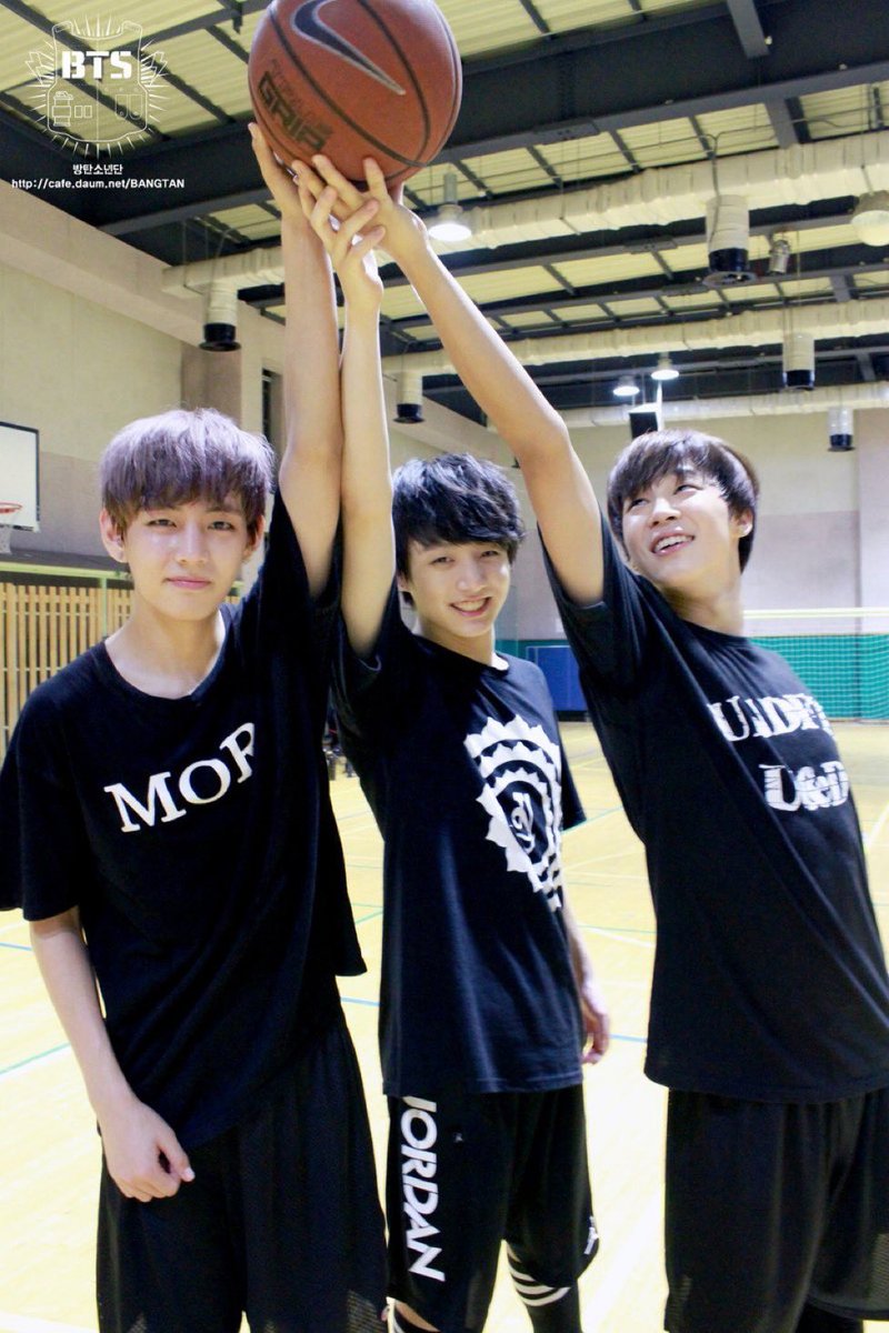 JUNGKOOK CANT REACH AS HIGH AS VMIN 😭😭😭😭😭😭😭💔💔💔💔