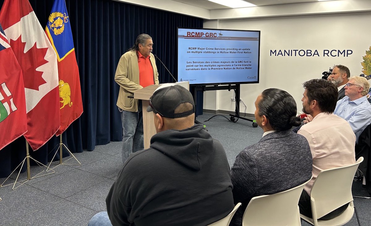 GalacticScope's tweet image. 🚨🇨🇦 Tragedy in Manitoba 🚨

A night of horror struck Hollow Water First Nation as a violent stabbing rampage left 1 young woman dead and 8 others injured. #Manitoba #Canada #HollowWater 

The 18-year-old victim was killed by her 26-year-old brother, who later died after…