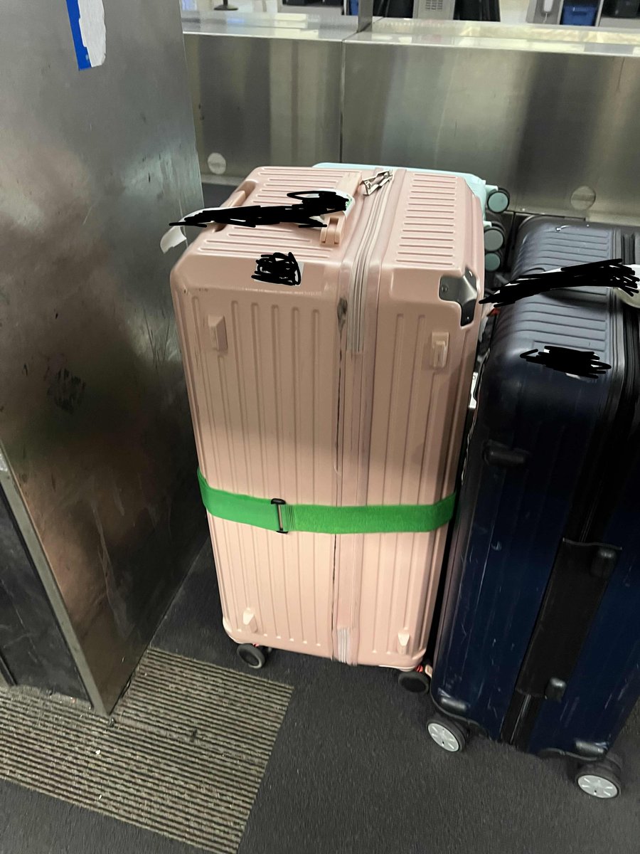 SmashAtBerkeley's tweet photo. hungrybox luggage https://t.co/JoGBKiXDoG