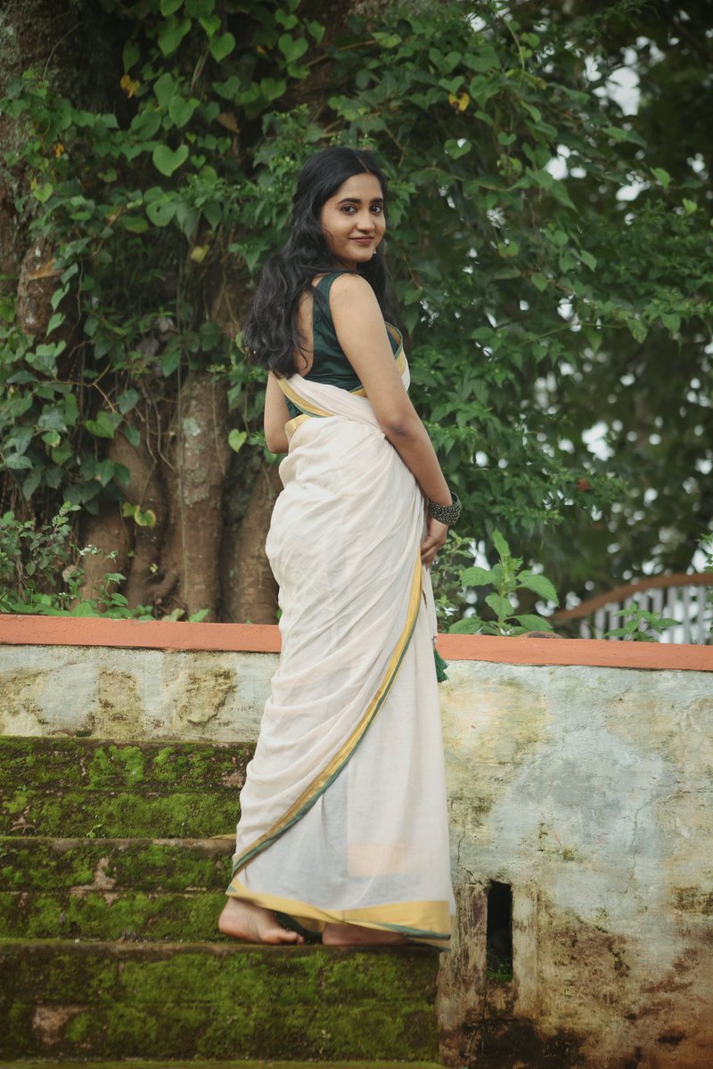 appumoll's tweet photo. onam aashamshakal 🌸 https://t.co/gNmysOXtif