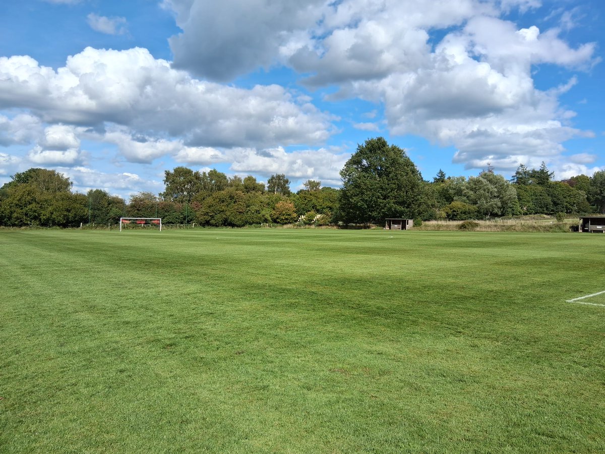 Mattyk05's tweet image. Finally some rain after a very tough summer. Still struggling in areas but ok all things considering.
Double cut, Line mark, Top dress today @HambledonFC  Badger Park