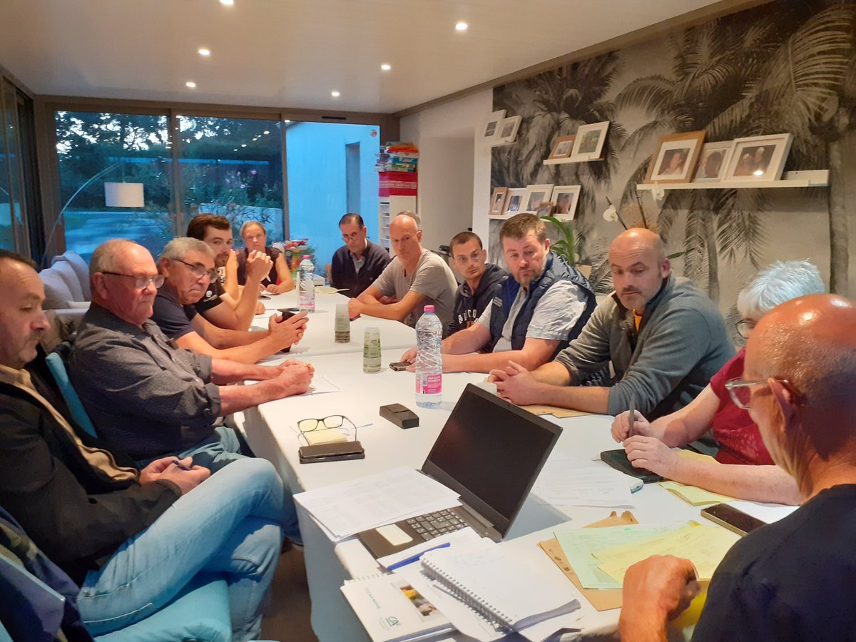 La réunion mensuelle de l'ucsea #FDSEAVendée de la roche agglo a eu lieu hier pour parler des actualités agricoles : le sanitaire avec la FCO, la fête de l'agriculture, les élections syndicales à venir