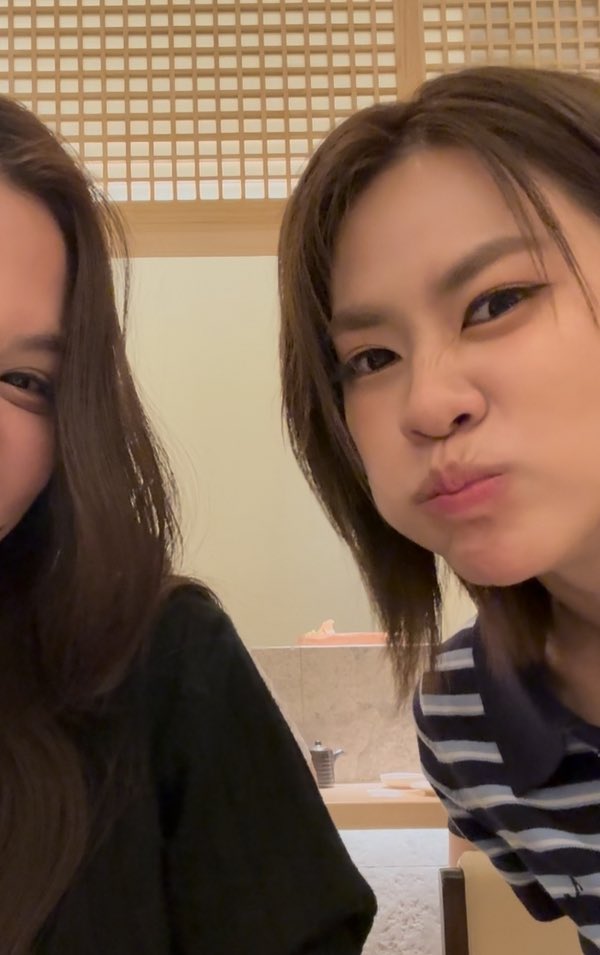 sunset__0411's tweet photo. Dinner together 🤭

EMIBONNIE FOUND ANYS
#EmiBonnieFansign
#emiamily #beonnnie 
#เอมี่บอนนี่ #EmiBonnie https://t.co/5ZkLaGkZvK