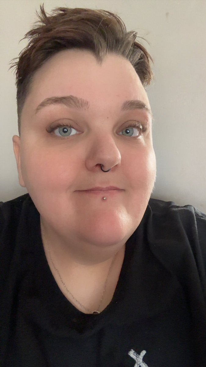 AlexAEterna's tweet image. Ya boi had a hair cut for holiday!
Let the barber decide on what to do because I didn’t know what I wanted, first time I’ve ever had a skin fade too 🖤