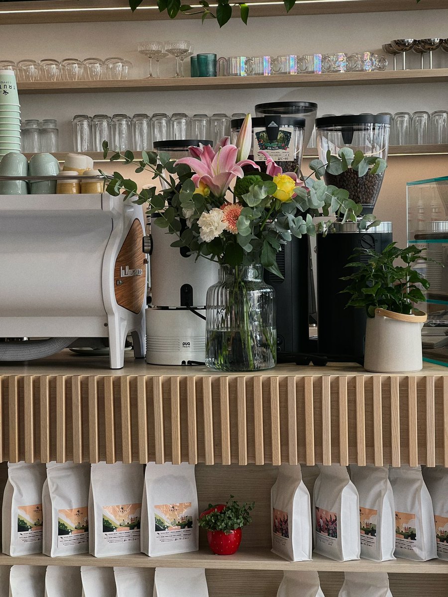 neverthelessflo's tweet image. Friday coffee dates &amp;gt;&amp;gt;&amp;gt;