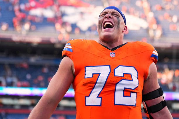 AdamSchefter's tweet photo. Broncos OL Garett Bolles is the Week 1 NFLPA Community MVP after he and his wife Natalie funded the new Bjorem &amp; Bolles Apraxia Education Initiative Training Center in Colorado, which will support kids like their son Kingston who are impacted by learning differences. https://t.co/rhRAARuiUq