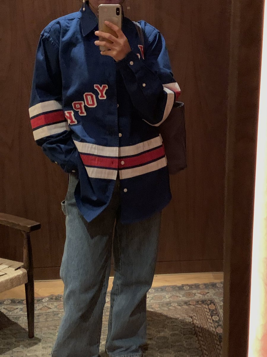 codelow's tweet photo. 이번 뉴욕에서 사온 것 중에 제일 애착템 된 거.. 88불짜리 aritzia 나일론 가방인듯 진짜 산 날 이후로 하루도 몸에서 떨어진 날이 업슴 https://t.co/MmwFhRsq0G