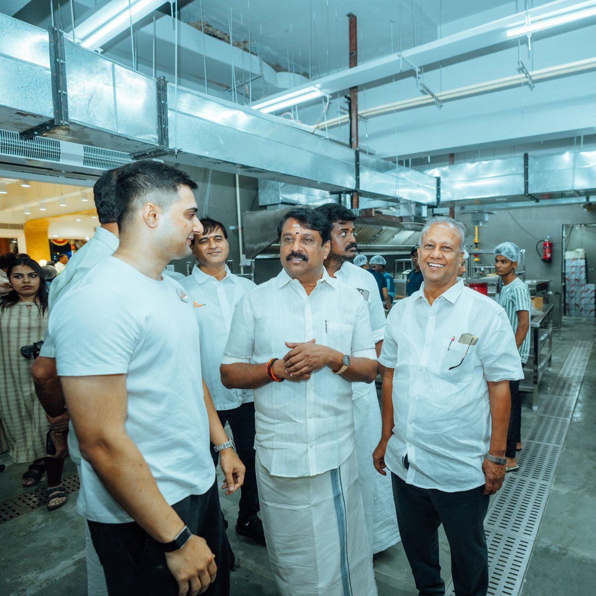 NainarBJP's tweet photo. இன்றைய தினம் சென்னை, புரசைவாக்கம், பூந்தமல்லி நெடுஞ்சாலையில் புதிதாக கட்டப்பட்ட கீதம் உணவகத் திறப்புவிழாவில் கலந்துகொண்டேன். 

உணவகத்துறையில் பல்வேறு சாதனைகளை நிகழ்த்தி வரும், கீதம் குழுமத்துக்கு எனது வாழ்த்துக்களைத் தெரிவித்துக்கொள்கிறேன். https://t.co/aiFiv0S30b
