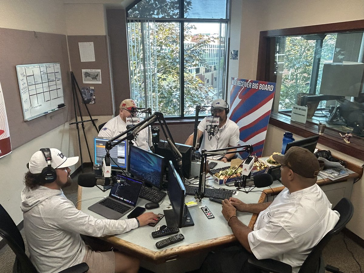 CR3_Author's tweet image. Stopped by @WGR550 with the chefs from Highmark Stadium to talk new Bills food with @JeremyWGR and @SneakyJoeSports. Will there be leftovers for @Bulldogwgr and @Schopptalk?