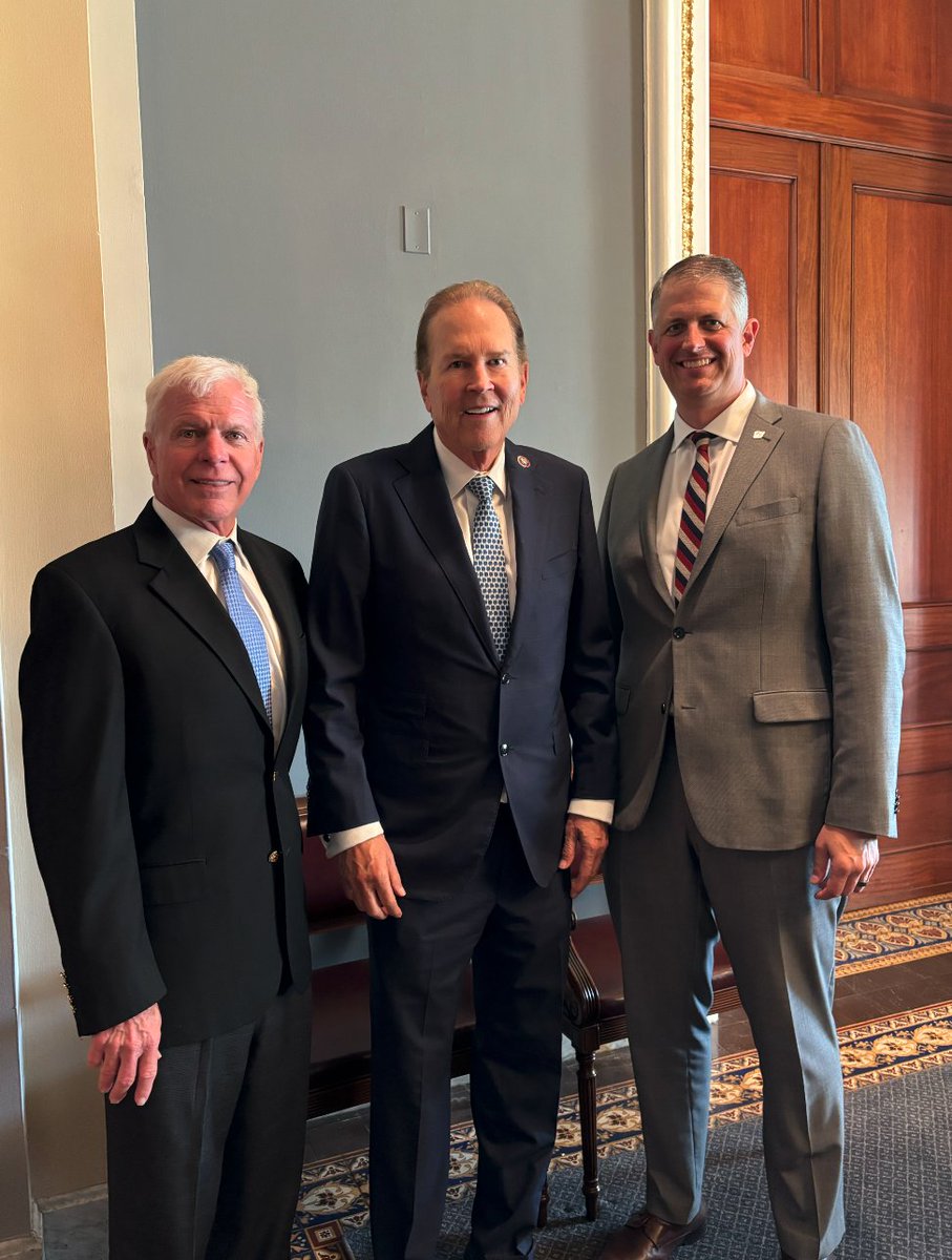 VernBuchanan's tweet photo. Great to meet with Rob Long, CEO of @SpaceFlorida, to discuss exciting opportunities to grow Florida’s leadership in aerospace innovation.

I’m proud to support efforts like the Cape Canaveral Act that strengthen Florida’s role in America’s space economy. https://t.co/17mUQLfI5c