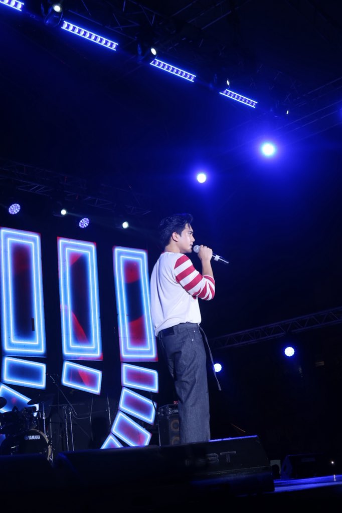 WHEN YOU SAY NOTHING AT ALL! 🥹💗

Na-feel gyud namo, VJ Jarren! He serenaded the GenSan crowd with his performance at the Kapamilya Karavan for Tuna Festival 2025.

#GenMYXsaGenSan #MYX #TunaFestival2025