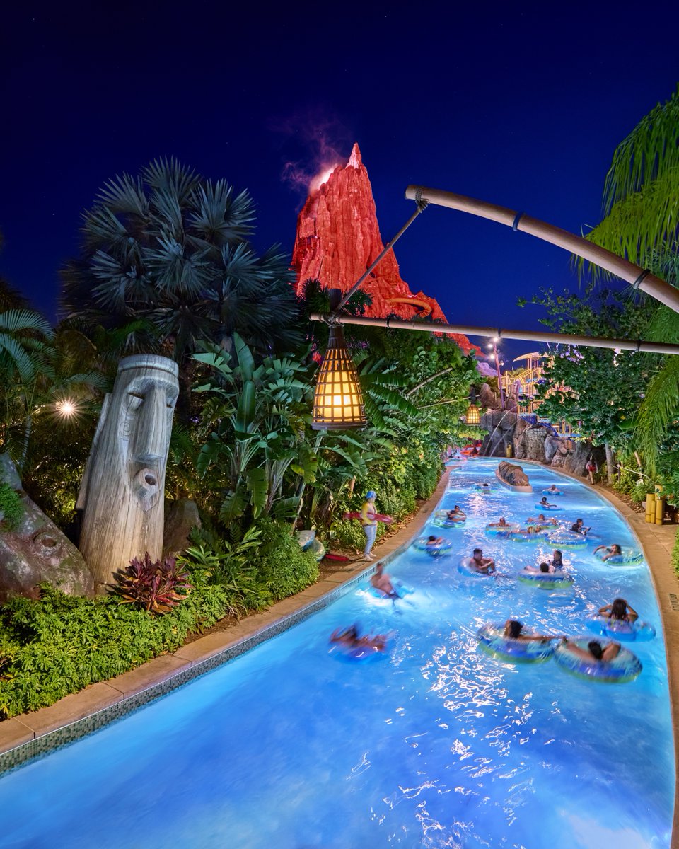 UniversalORL's tweet image. Happy Friday aka 1st night of Volcano Bay Nights aka the best night of the week. 👀🌋