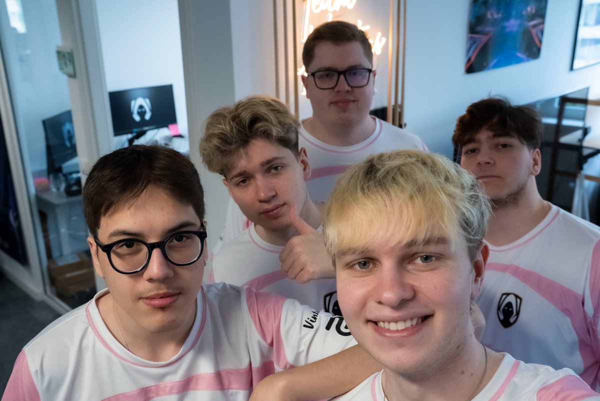 FRIENDLY REMINDER TO GET YOUR VCT CHAMPIONS JERSEY BEFORE IT'S TOO LATE 🤍🩷

Also show me if you already have it 👀