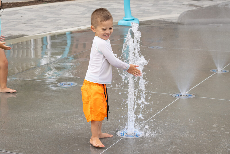 sparksatplayllc's tweet image. Big play brings a big splash at Unity Square in Salisbury, MD! This @Aquatix splash pad features LED Jumping Jets, glowing Mini Pillars &amp;amp; misty nozzles—creating a vibrant space for all ages. 🌈✨ Make a splash: sparksatplay.com
#SparksAtPlay #Aquatix #UnitySquare