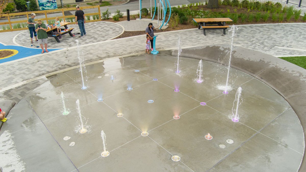sparksatplayllc's tweet image. Big play brings a big splash at Unity Square in Salisbury, MD! This @Aquatix splash pad features LED Jumping Jets, glowing Mini Pillars &amp;amp; misty nozzles—creating a vibrant space for all ages. 🌈✨ Make a splash: sparksatplay.com
#SparksAtPlay #Aquatix #UnitySquare