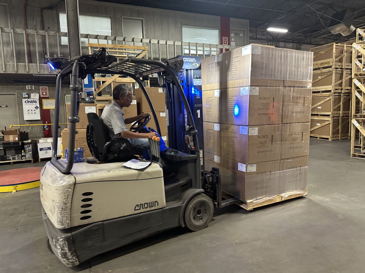This #FanFriday we're featuring our popular #Quickship program. Our warehouse is stocked full of fans so that we can quickly send out emergency replacement parts for our commercial customers. 

#LearnMore about our latest Quickship offerings:
hubs.li/Q03H49Cn0