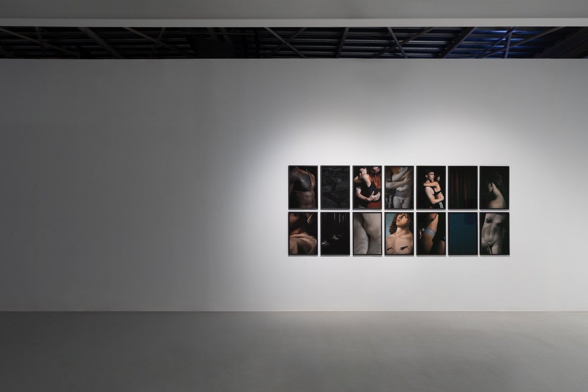 MMarSaez's tweet photo. Hoy a las 21 h termina mi exposición “Terza Vita” en Centro Párraga.
Un retrato del deseo adolescente, la vulnerabilidad y la necesidad de reconexión.
Una tercera vida, donde las emociones —como dijo Laura Tota— emergen de la oscuridad.

#TerzaVita #MarSaez #fotografía #arte https://t.co/JABmCLvk9i