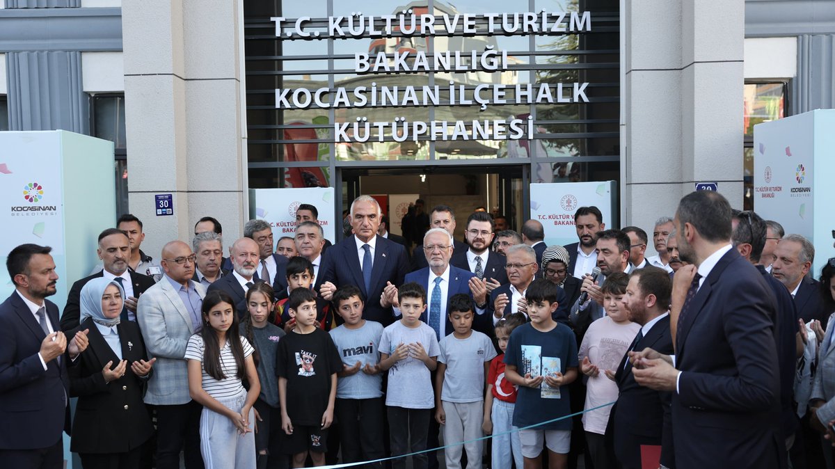 ahmetclkbyrkdr's tweet photo. 📍#Generalemir

Restorasyonunu tamamlayıp şehrimize kazandırdığımız Kocasinan İlçe Halk Kütüphanemizin açılışını, Kültür ve Turizm Bakanımız Sn. Mehmet Nuri Ersoy ve AK Parti Genel Başkan Vekilimiz Sn. Mustafa Elitaş'ın teşrifleriyle gerçekleştirdik.

Sinan Kütüphanesiyle, Kafe Sinan'ıyla, ekolojik göletiyle, çocuk kütüphanesiyle, masal odasıyla, konferans salonuyla 7'den 77'ye tüm hemşehrilerimize hitap edecek olan bu güzide mekan, hayırlı uğurlu olsun, güzel günlerde kullanılsın ☺️

Sayın Bakanımıza, Sayın Genel Başkan Vekilimize, açılışımızda bizleri yalnız bırakmayan Milletvekilimiz ve MKYK Üyemiz Sn. Dursun Ataş'a, Milletvekillerimiz Sn. Ayşe Böhürler'e, Sn. Murat Cahid Cıngı'ya, Sn. Sayın Bayar Özsoy'a, AK Parti İl Başkanımız Sn. Hüseyin Okandan'a, Büyükşehir Belediye Başkanımız Sn. Memduh Büyükkılıç'a, ilçe belediye başkanlarımıza, AK Parti ve MHP İlçe Başkanlarımıza ve çok kıymetli hemşehrilerimize teşekkür ediyorum ☺️

#Kayseri #Kocasinan #KocasinanBelediyesi