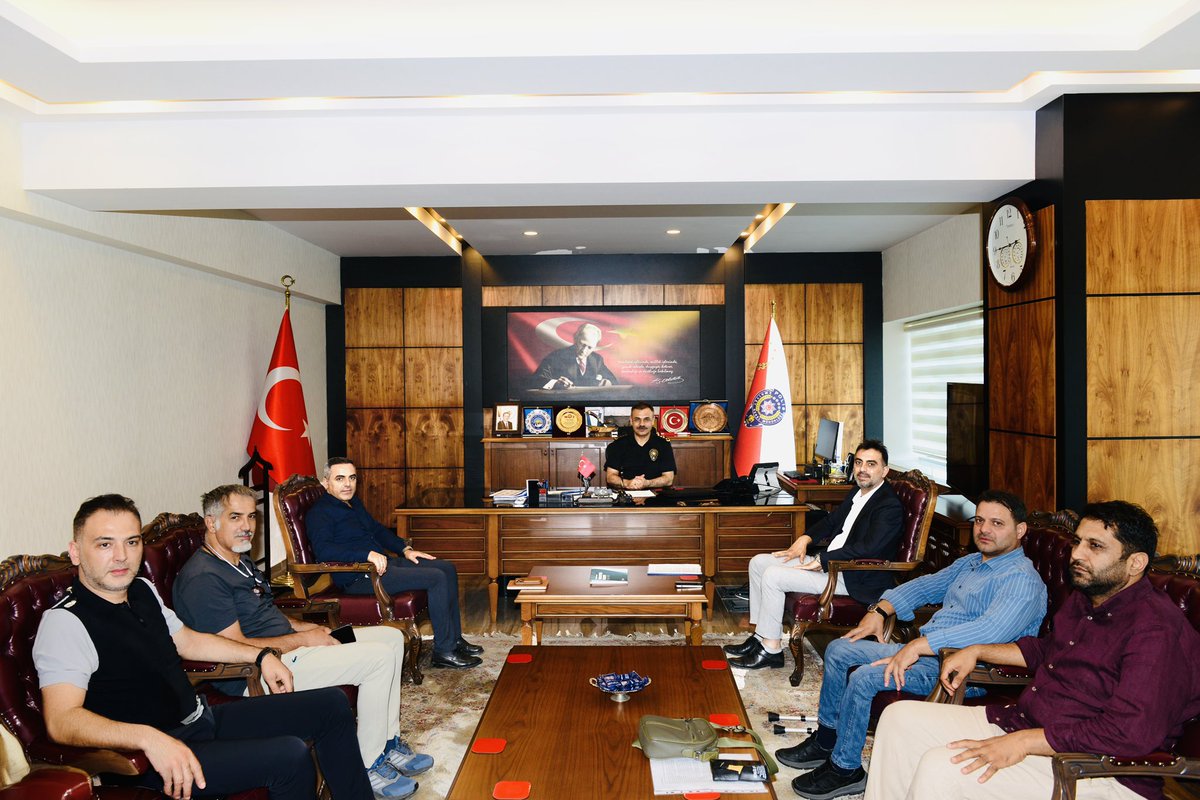 Kent Konseyi Başkanımız Yunus Kuyuldar, Yönetim Kurulu Üylerimizle
 İl Emniyet Müdürümüz Sayın Beyti Kalaycı’yı makamında ziyaret etti.

Görüşmede, Kent Konseyimiz bünyesinde oluşturulacak çalışma gruplarında kamu kurumları ve sivil toplum iş birliği üzerine yapılacak çalışmalar