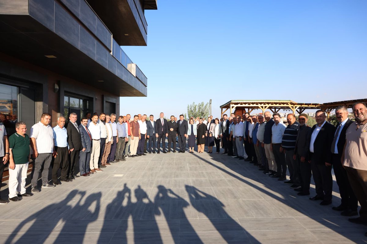 AKPartiG_Antep's tweet photo. Grup Başkan Vekilimiz Sayın Abdulhamit Gül, İl Başkanımız Sayın Fatih Muhaddis Fedaioğlu, GBB Başkanımız Sayın Fatma Şahin, Milletvekilimiz Sayın Derya Bakbak, İl Gençlik Kolları Başkanımız Sayın Mustafa Durmuş ve il yönetim kurulu üyelerimizle birlikte, elim bir kaza geçiren Önceki Dönem Şehitkamil İlçe Başkanımız Sayın Mehmet Yılmaz’a geçmiş olsun ziyaretinde bulundu.

Yüce Allah’tan acil şifalar diliyor, dualarımızın kendisiyle olduğunu ifade ediyoruz.  

@abdulhamitgul 
@fmfedaioglu 
@FatmaSahin 
@deryabakbak27 
@avmustafadurmus 
@mehmetyilmazmy_ 
@Akparti
