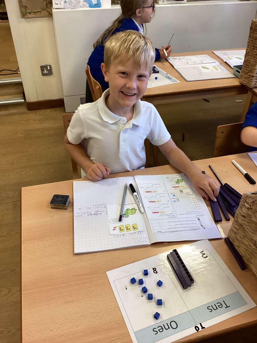 JCAWakefield's tweet image. Year 2 had a fantastic Maths lesson today, representing different numbers in place value charts using concrete resources ⁦@WhiteRoseEd⁩ #base10 #placevalue