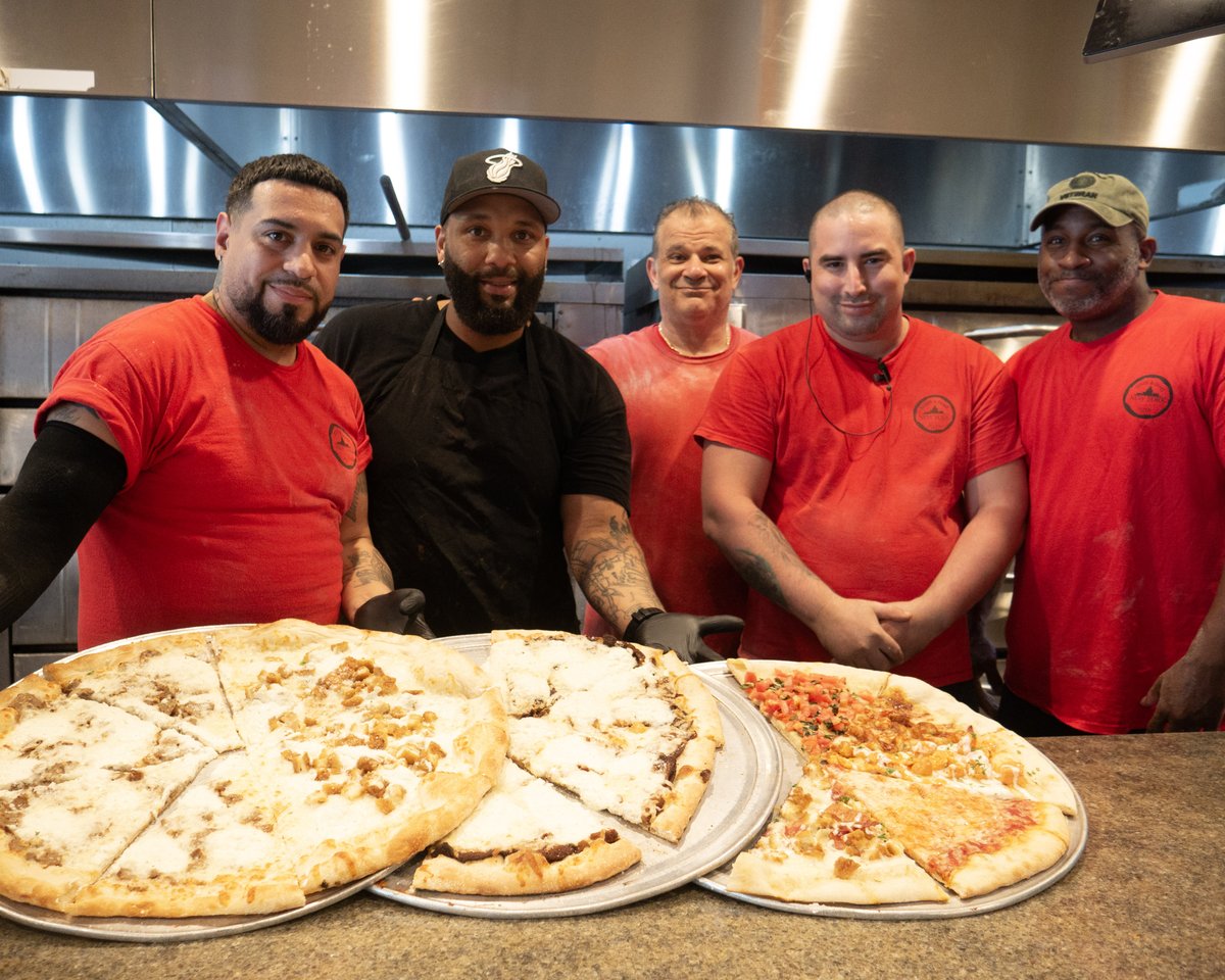 EddieandSams's tweet image. Here at Eddie &amp;amp; Sam’s, we love our team just as much as we love our pizza 🍕
Stop by Downtown Tampa and let our crew serve you the best NY-style slices in town! 🙌❤️
#EddiesAndSams #TampaEats #NYStylePizza #PizzaLovers #SupportLocal