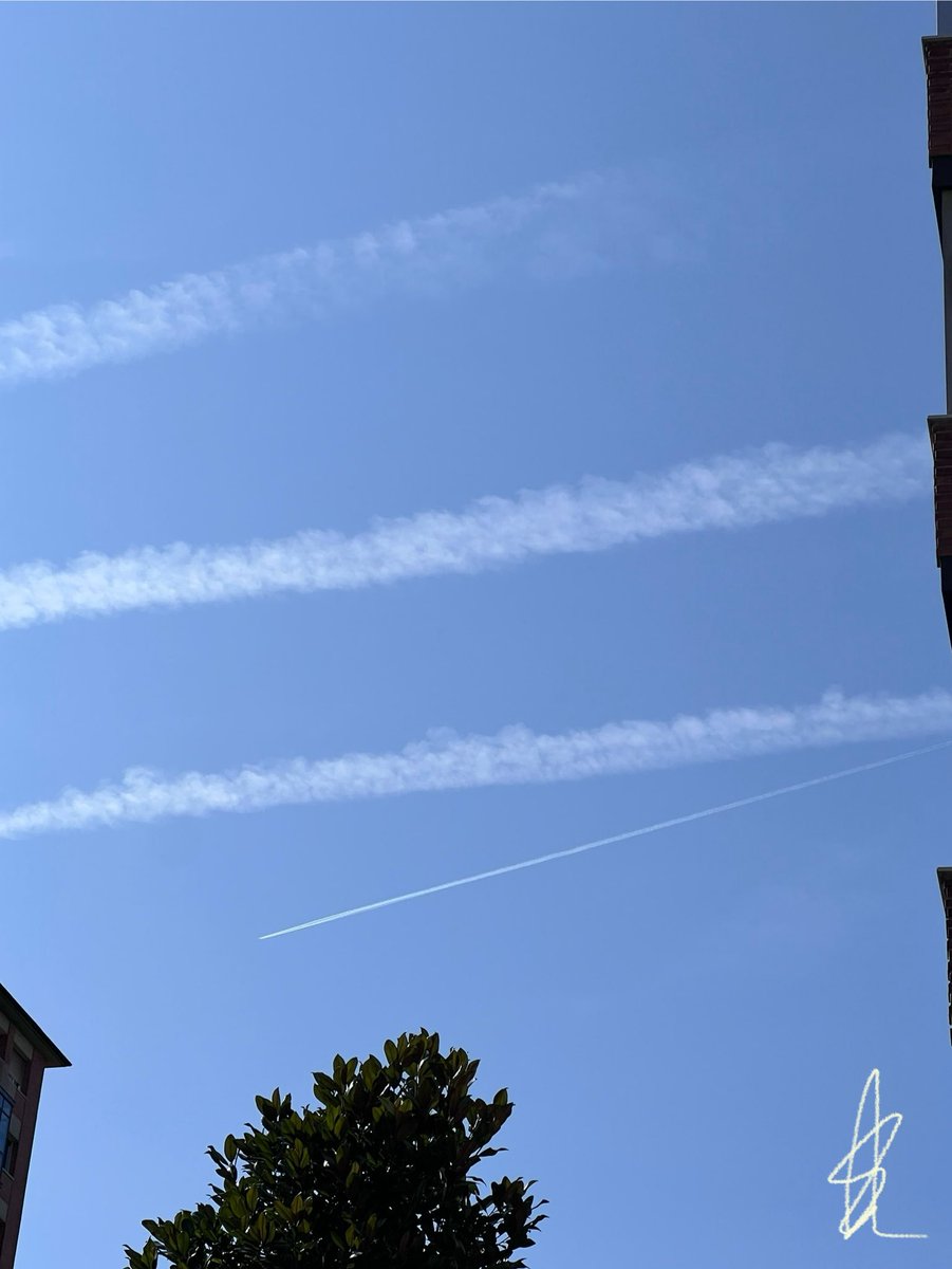 La tendencia de este otoño 2025 son las rayas.