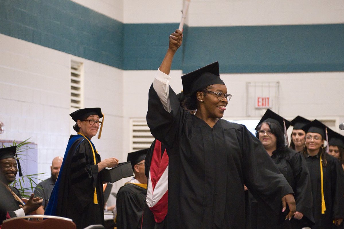 monroeccc's tweet image. 📷BREAKING enrollment growth news: Monroe County Community College's enrollment is officially up by nearly 8 percent over last year! Fall Semester enrollment stands at 2,656, compared to 2,464 last fall. #EnrichingLives #MCCC #FindYourPath #MCCCHuskies