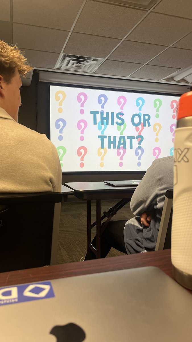 DeanPortman122's tweet image. This business major shit is so hard #collegedropout