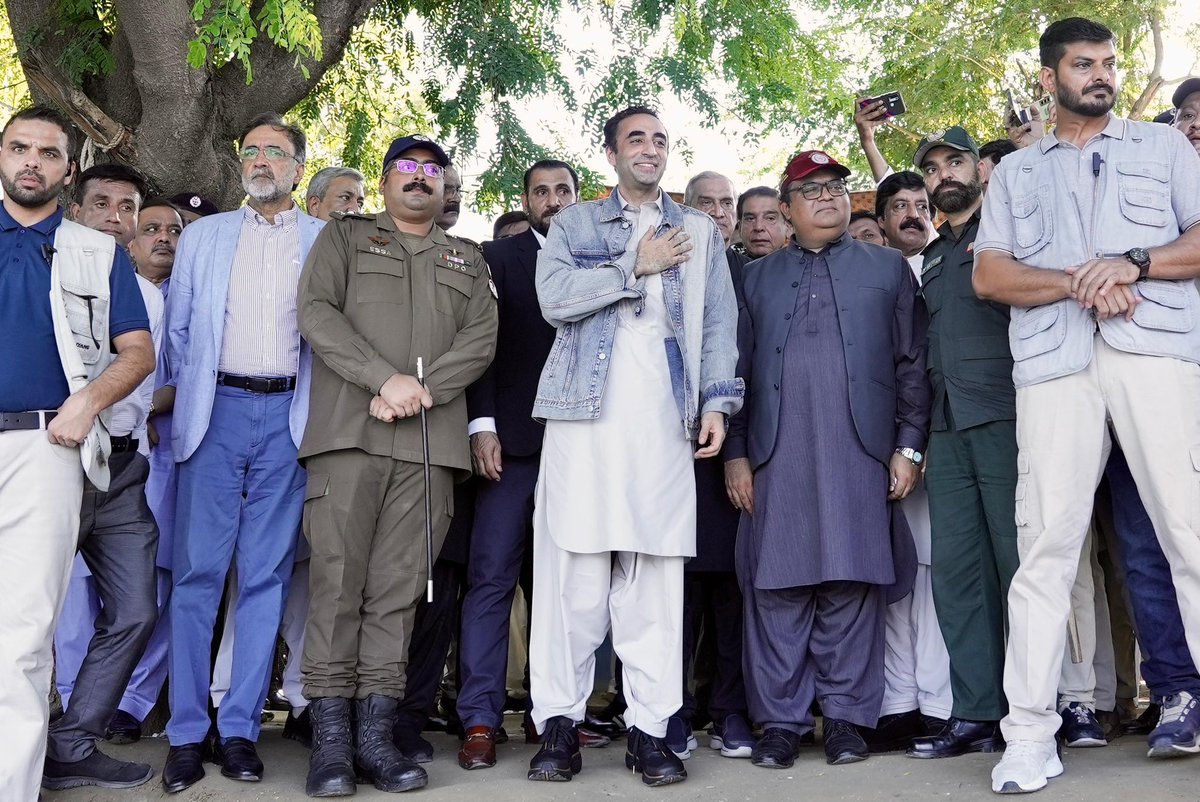 MediaCellPPP's tweet photo. پاکستان پیپلزپارٹی کے چیئرمین بلاول بھٹو زرداری کا قصور میں سیلاب سے متاثرہ علاقوں کا دورہ
@BBhuttoZardari 
 #BBZWithFloodVictims https://t.co/f0rmWC9Ave