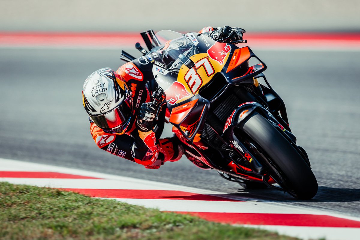 soykoli's tweet image. IMPRESIONANTES rendimientos de las #KTM en #MotoGP: 1-2 para #Binder/#Acosta.

3-4 para los hermanos #Márquez: #Alex/#Marc.

INCRÉDULO: #Bagnaia 21 con #Ducati.

El CAMPEÓN Jorge #Martín quedó 18°. Flojo rendimiento.

REAPARECIÓ #Ogura, 10°.