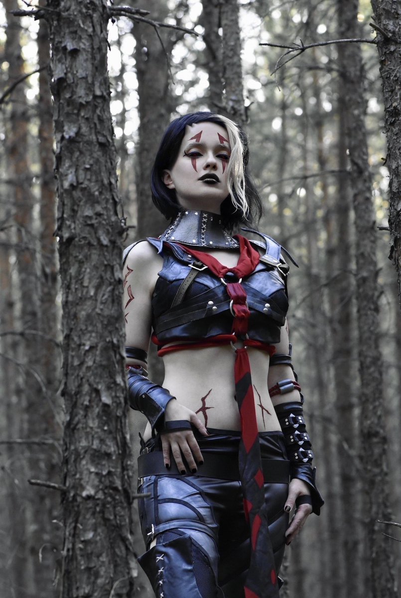 Let’s talk about #Sareena - one of the most underrated characters in #MortalKombat. I’m really happy I had the chance to create this costume and bring her to life. 

Let me know what you think - should I post more from this set? 🖤 

| Cosplay made and worn by me |