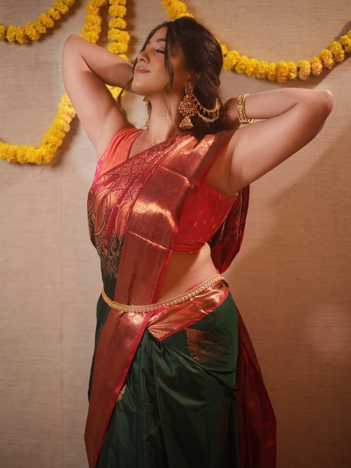 suriyavpps's tweet image. Chandni Bhagwanani 😻💖 Tradition Elegance and charm😍💓 this Onam @AnjaliFanclub shines brighter with her presence 🌸🌼 #ChandniBhagwanani
#actress
#Onam #Onam2025 #OnamSpecial #OnamCelebration