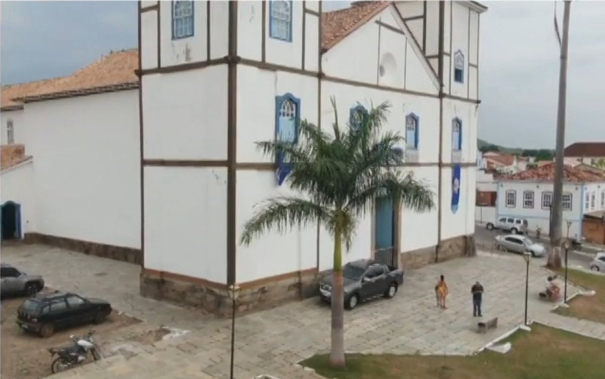 CBNGoiania's tweet photo. Largo da Igreja Matriz Nossa Senhora do Rosário, em Pirenópolis, começa ser reformado ==> https://t.co/nKJGAJD1bu #NoArNaCBN #cultura #reforma #Pirenópolis #Iphan https://t.co/5Db8cXBhXP