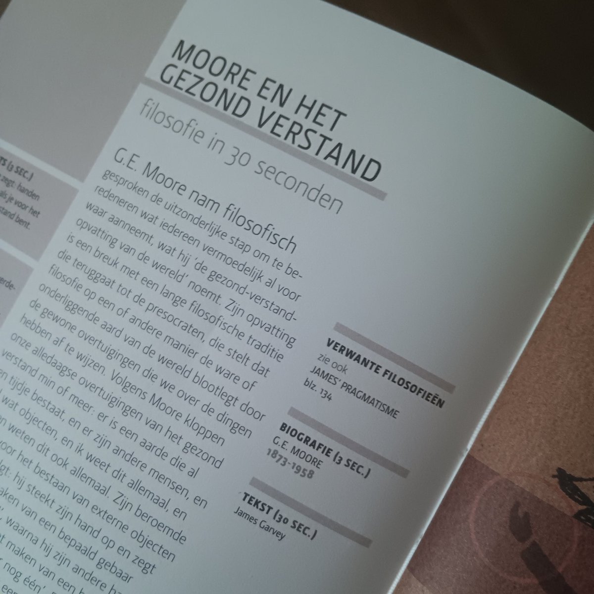 JanHenk010's tweet image. Kleine boekjes kunnen ook heel leuk en interessant zijn! #filosofie