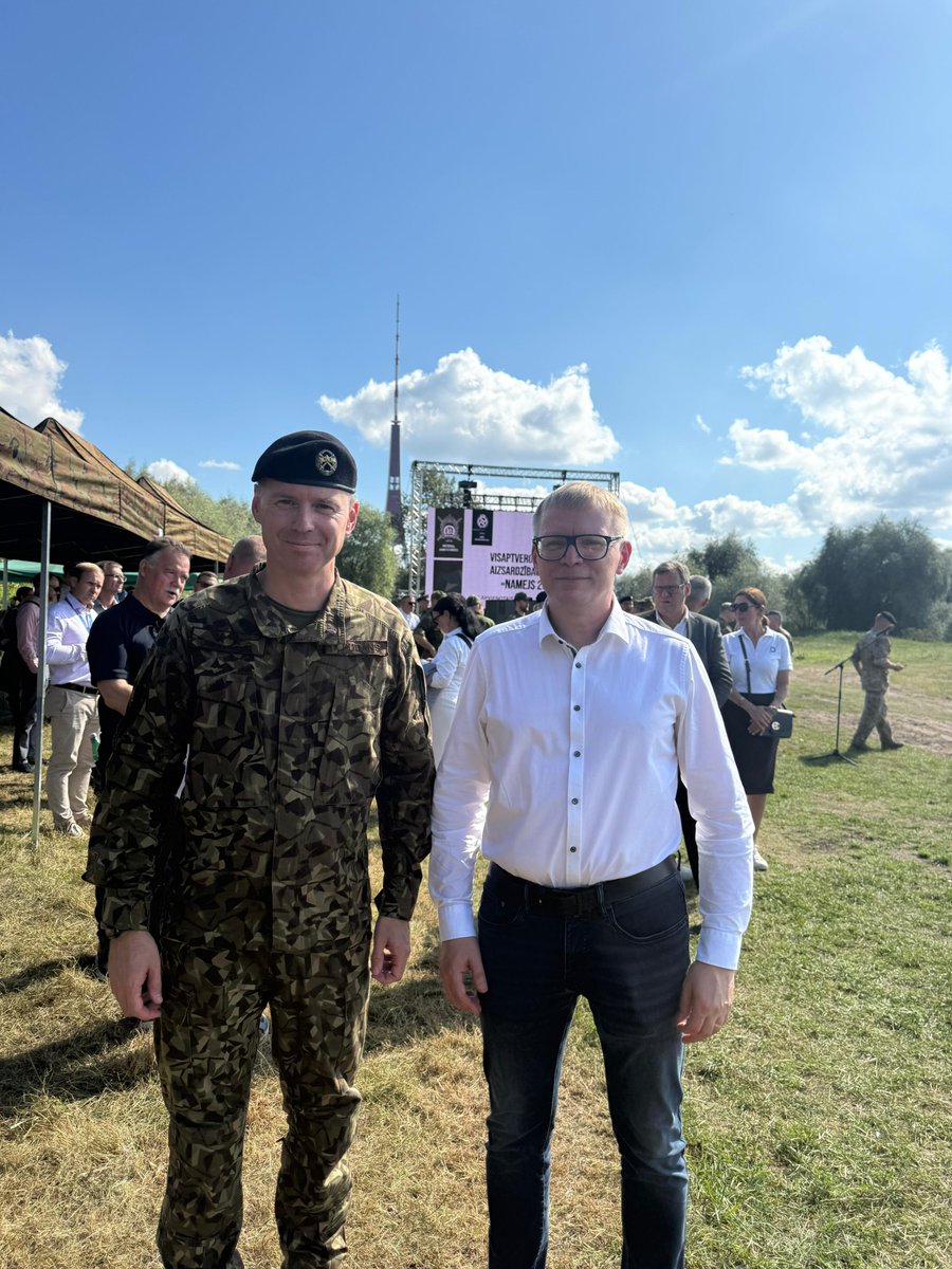 LVRTC_TVtornis's tweet photo. Šodien NBS organizēto visaptverošo valsts aizsardzības mācību “Namejs 2025” ietvaros Zaķusalā notika militārās tehnikas, iemaņu un vingrinājumu paraugdemonstrējumi.
Foto: Miks Brūšnieks un LVRTC
#RīgasBrigādesZemessargi #NAMEJS2025 https://t.co/wYUKeKeniz