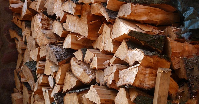 Do you run a business that sells domestic solid fuel? If so, it’s important that your business complies with current regulations. Learn more businesscompanion.info/en/quick-guide…